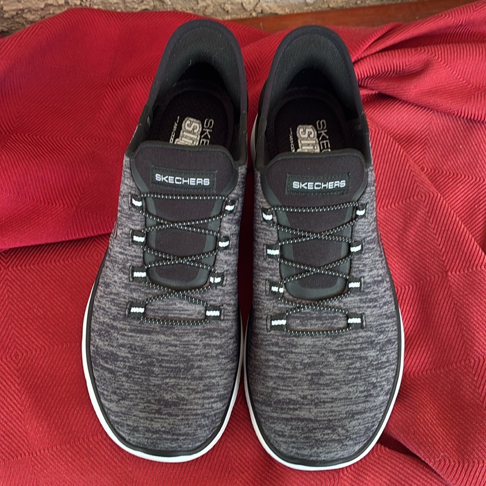 Sketchers Women’s Slip-ins Grey/black size 8.5